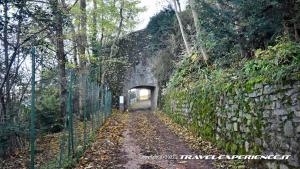 Parco della Rocca di Arona: panorama su Arona: resti della seconda cinta di mura