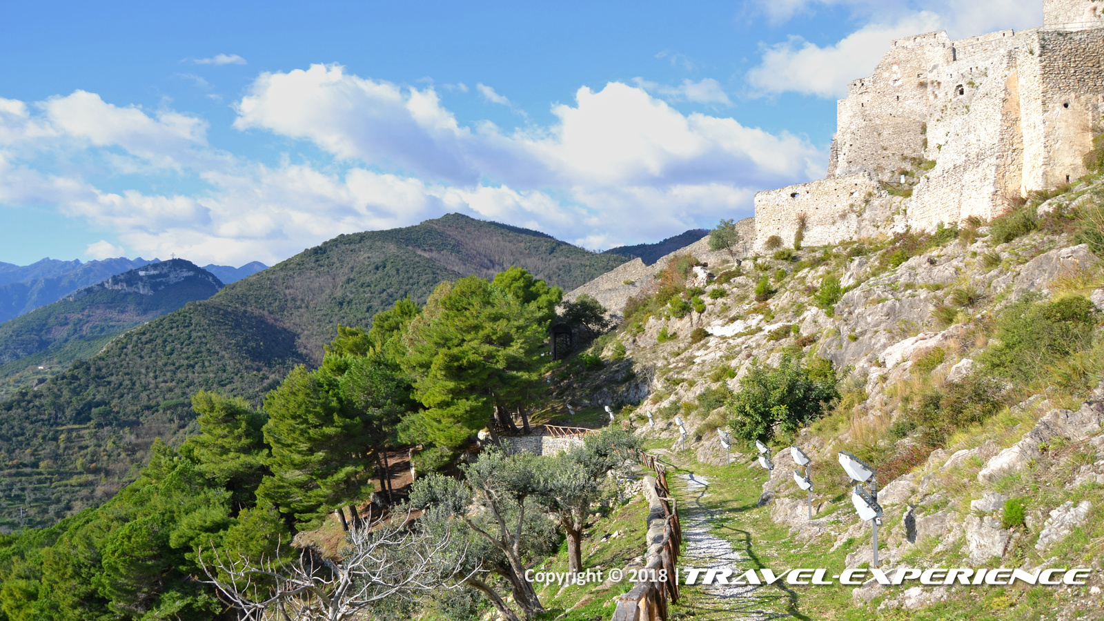 Foto Castello di Arechi e paesaggio