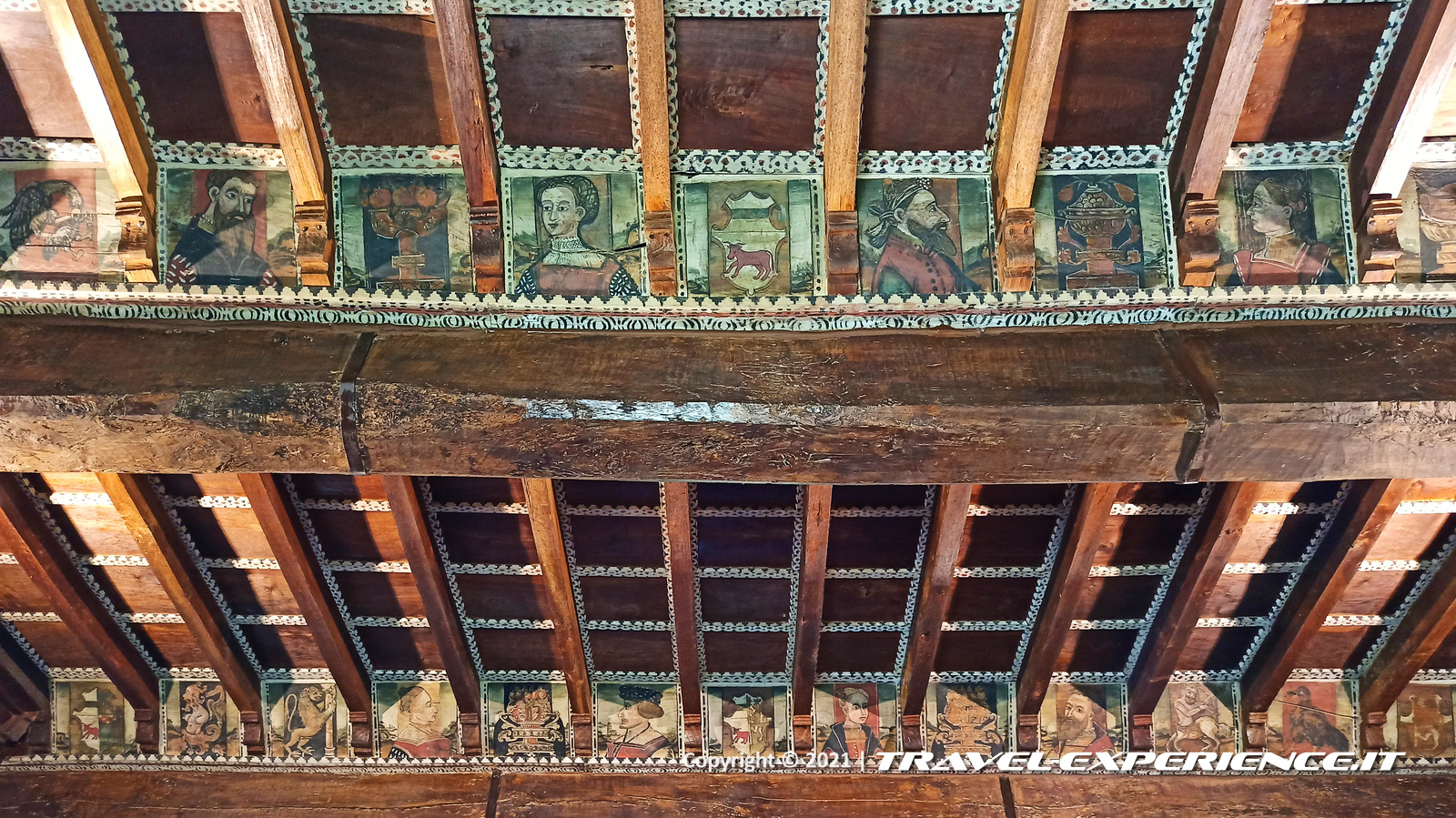Particolare del soffitto della Sala delle Maschere del castello di Grinzane Cavour